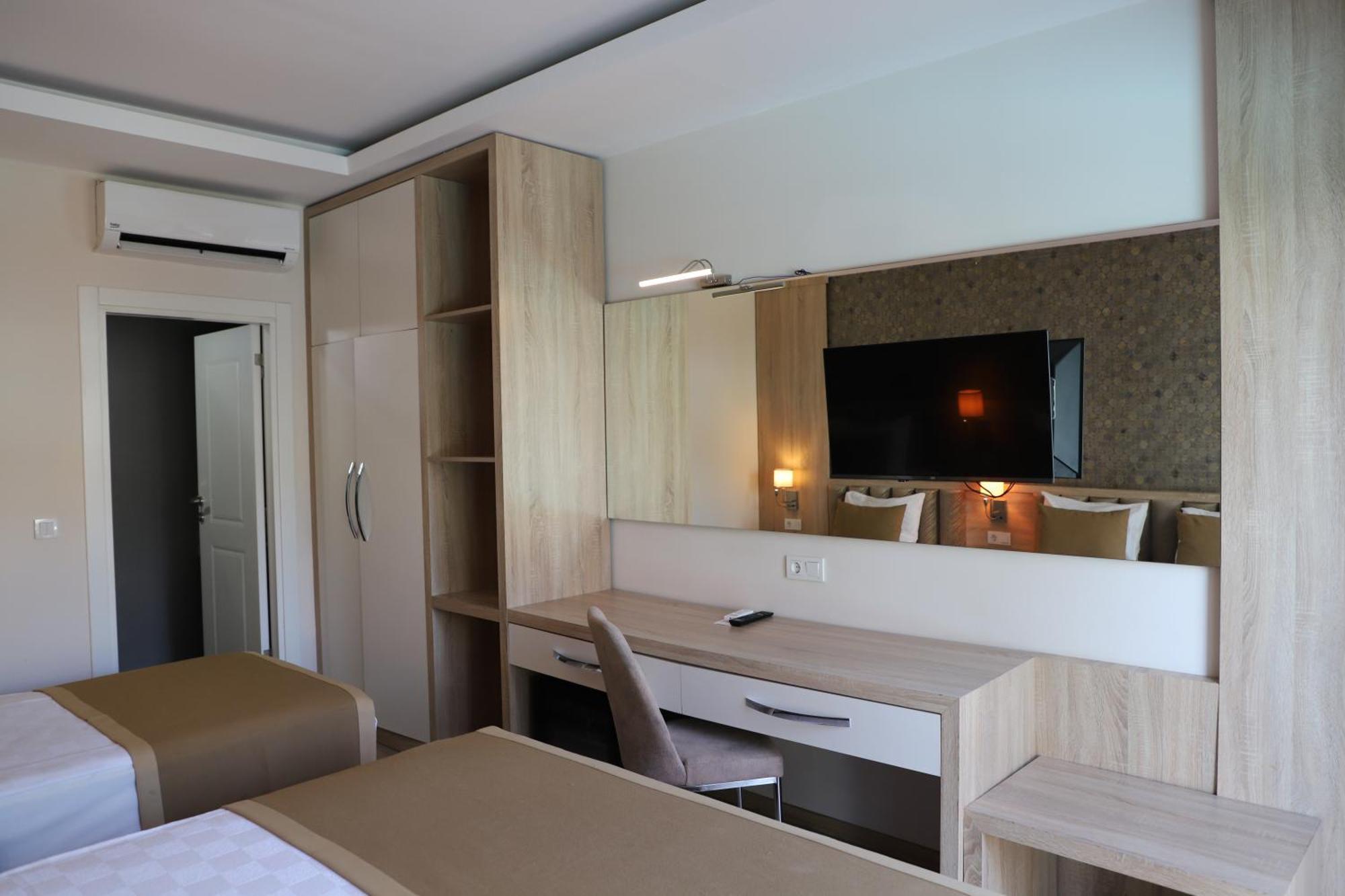 Otel Lara Garden 2*