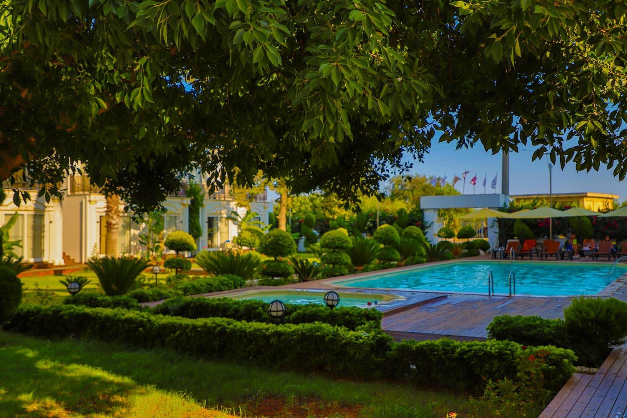 Otel Lara Garden 2*