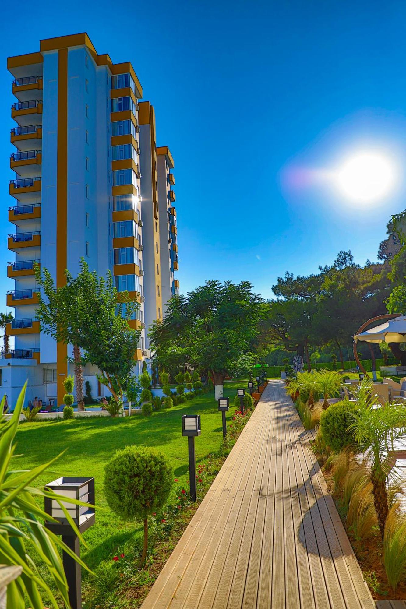 Otel Lara Garden 2*