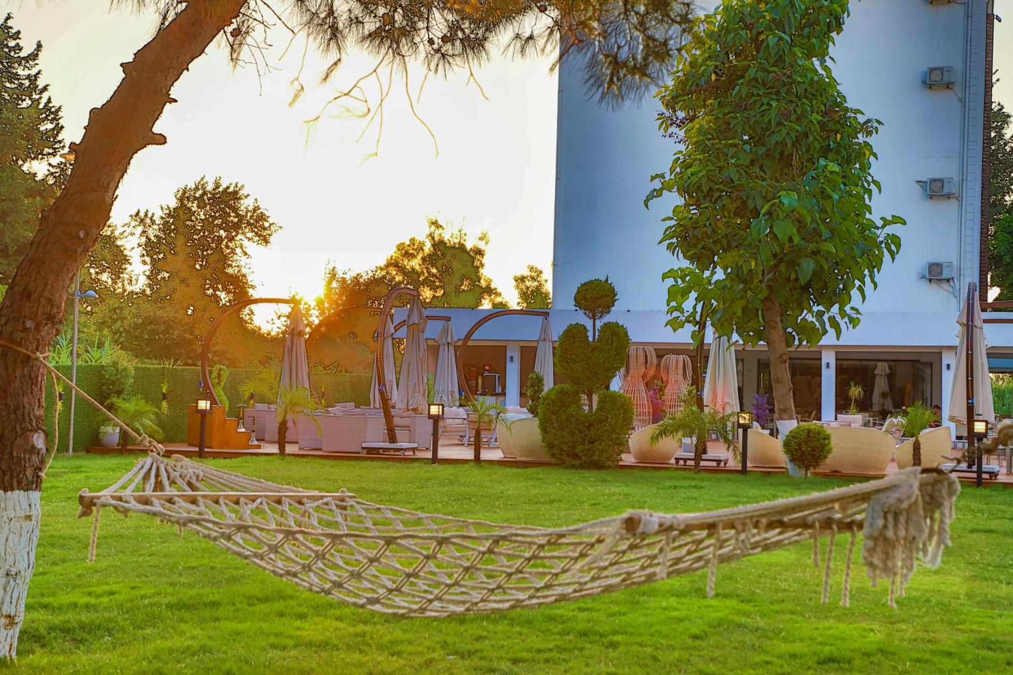 Lara Garden Otel 2*